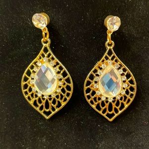 💜3/$10 Fashion Teardrop Bling Earrings